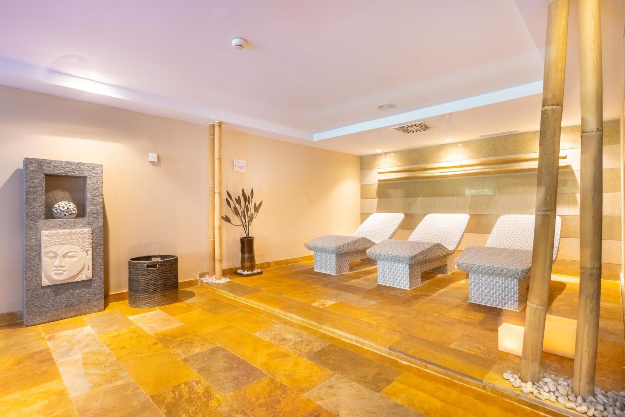 المتنزه الطبيعي وسبا غروبوتيل بلايا ذي مورو المظهر الخارجي الصورة A relaxation room at a spa
