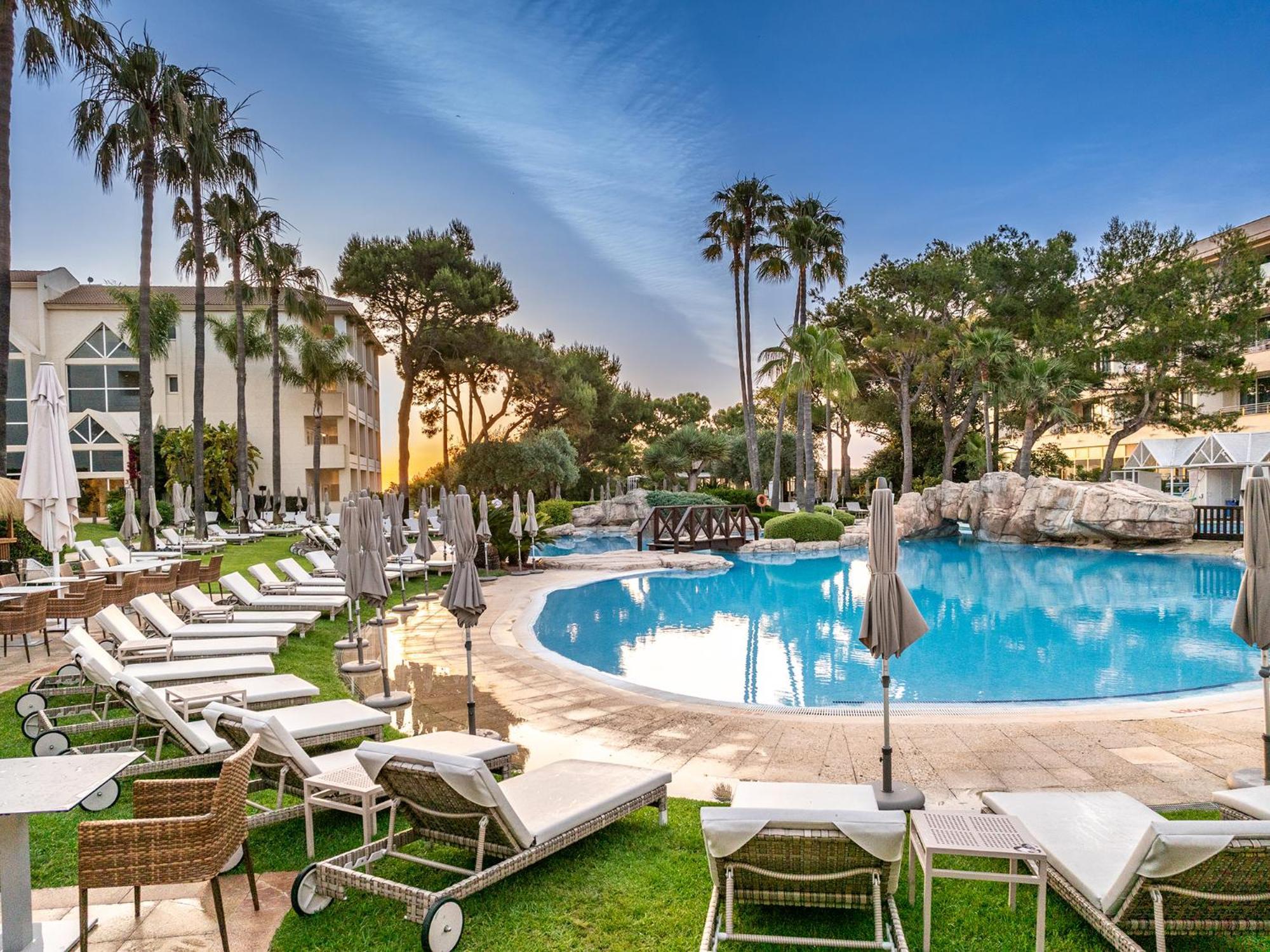 المتنزه الطبيعي وسبا غروبوتيل بلايا ذي مورو المظهر الخارجي الصورة The pool at the Hotel Majestic